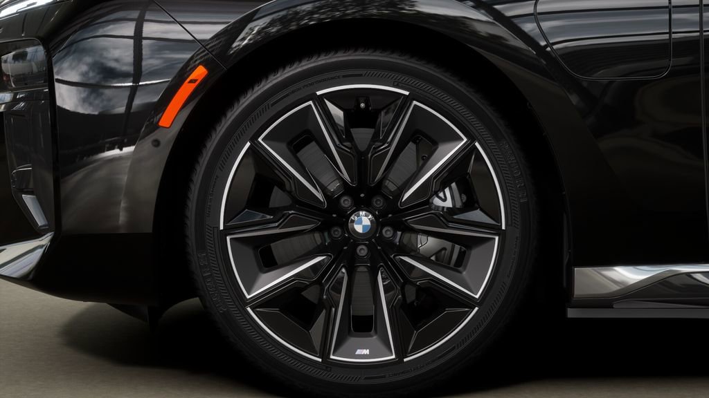 New 2026 BMW 750e xDrive w/ Executive Package image 33