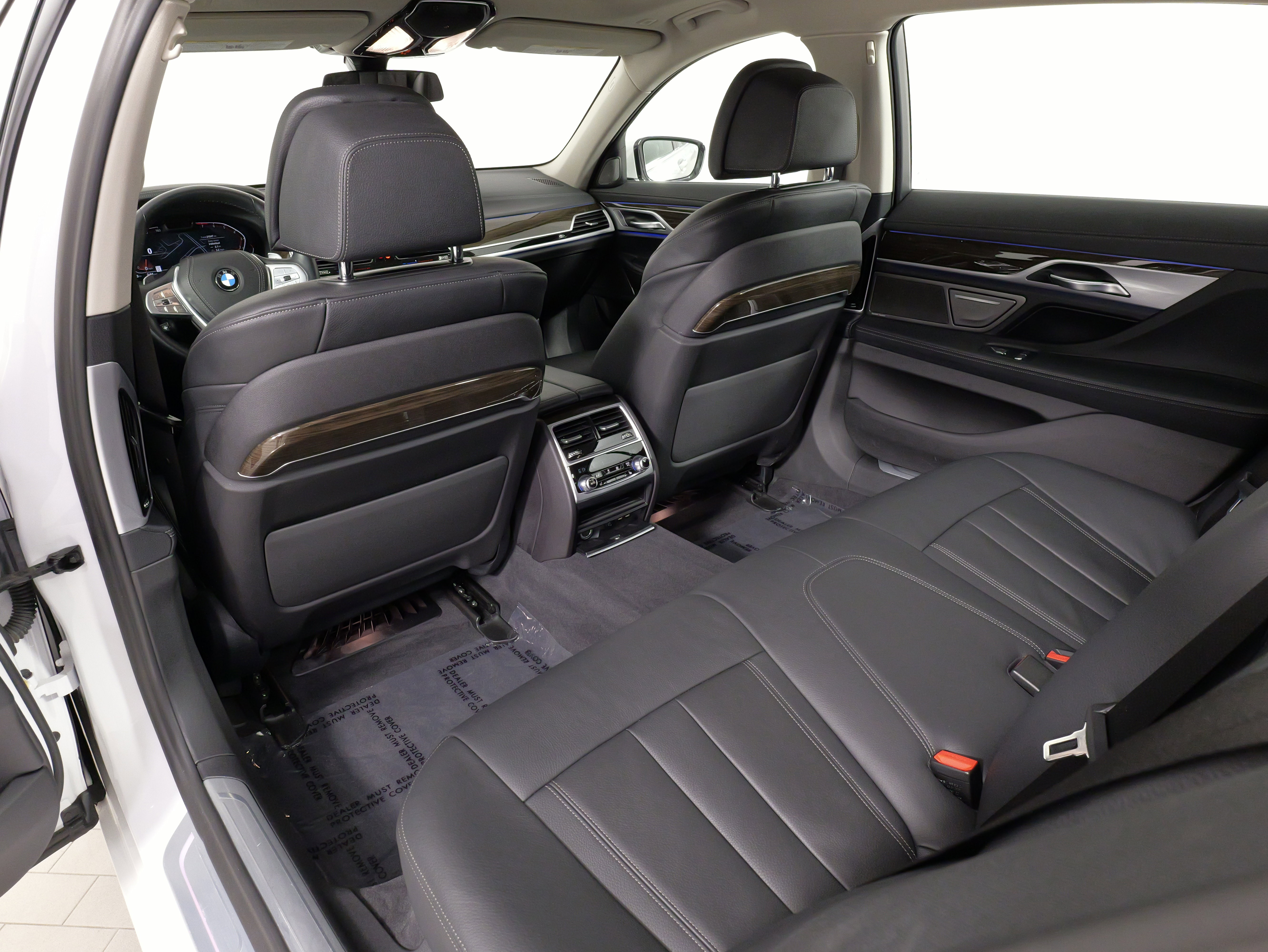 Used 2022 BMW 740i xDrive image 37