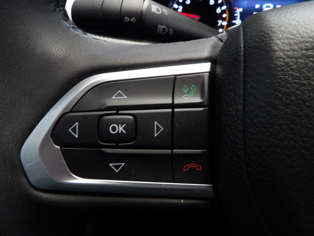 Used 2023 Jeep Compass Limited image 28