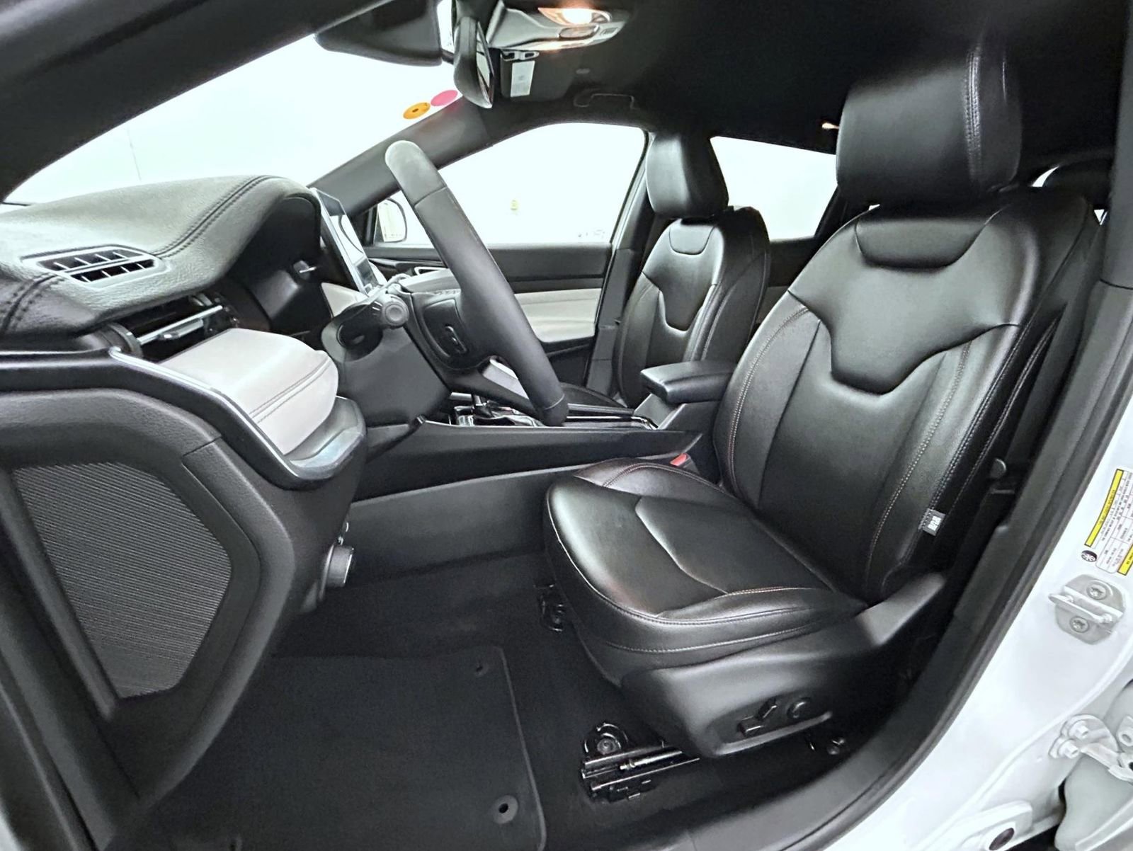 Certified 2024 Jeep Compass Limited image 10