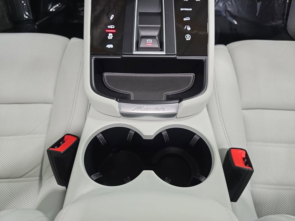 Certified 2026 Porsche Macan GTS image 20