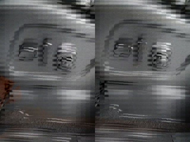 Used 2017 Nissan Titan SL w/ SL Towing Convenience Package image 3