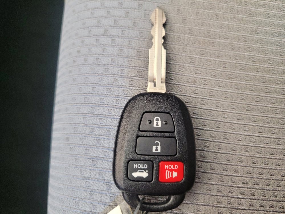 Used 2017 Toyota Camry SE image 32