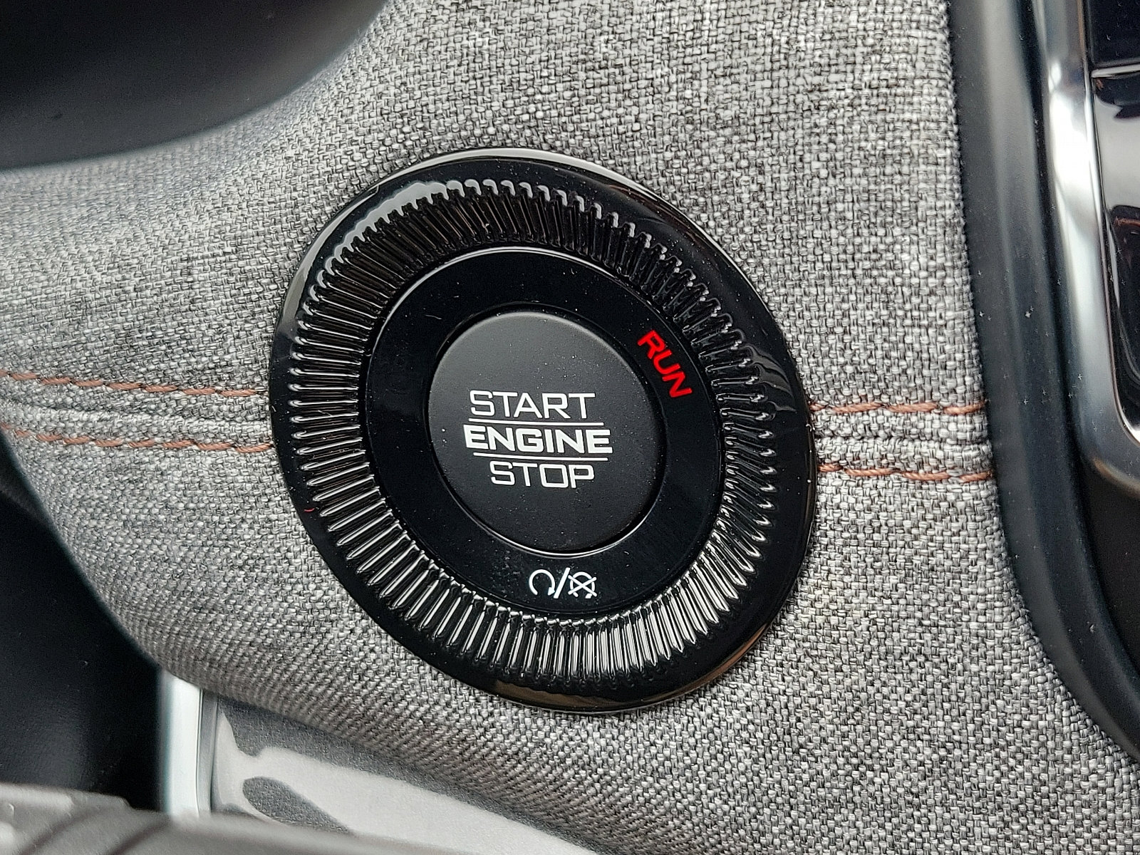 Used 2024 Jeep Compass Latitude w/ Sun and Sound Group image 14