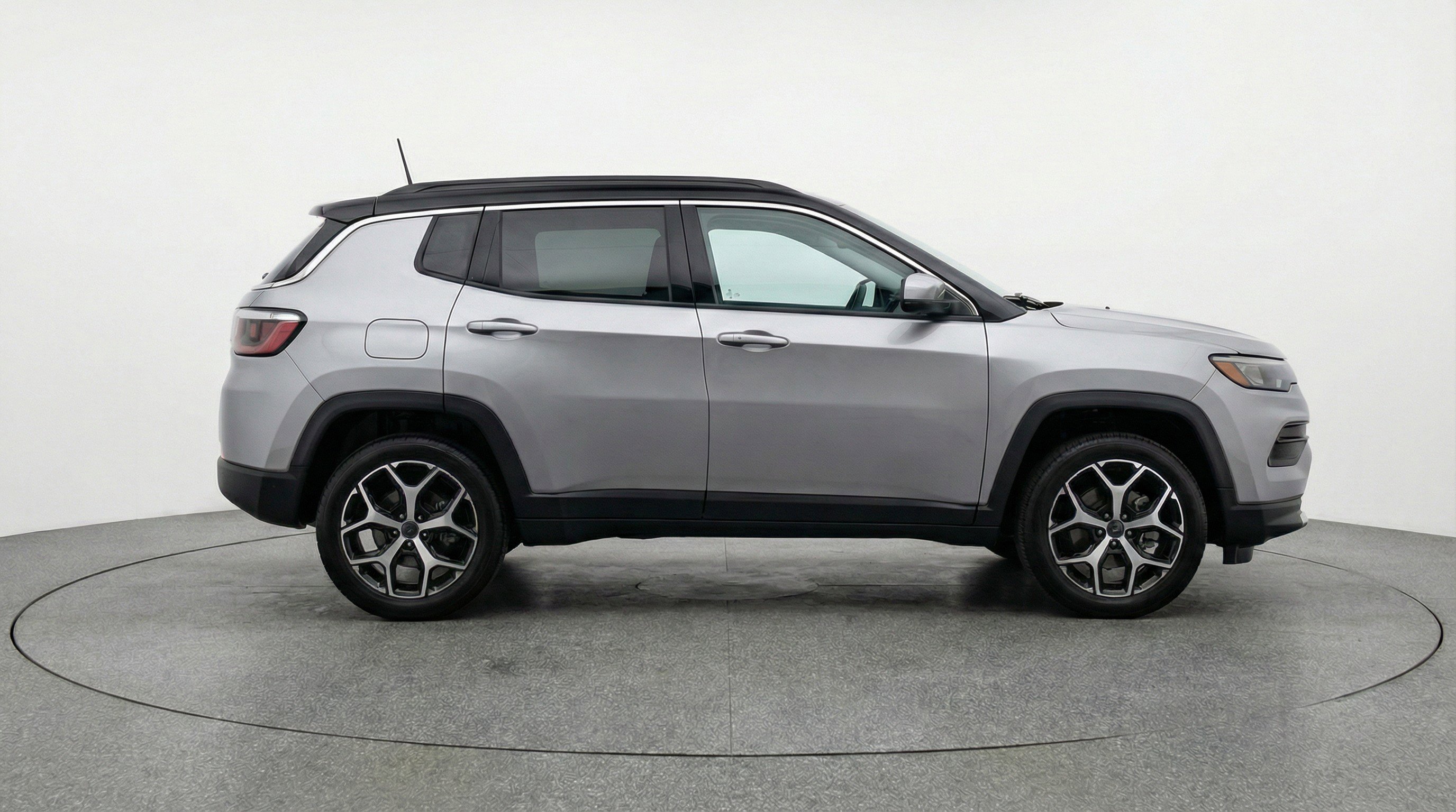 Used 2025 Jeep Compass Limited AWD/4WD image 11