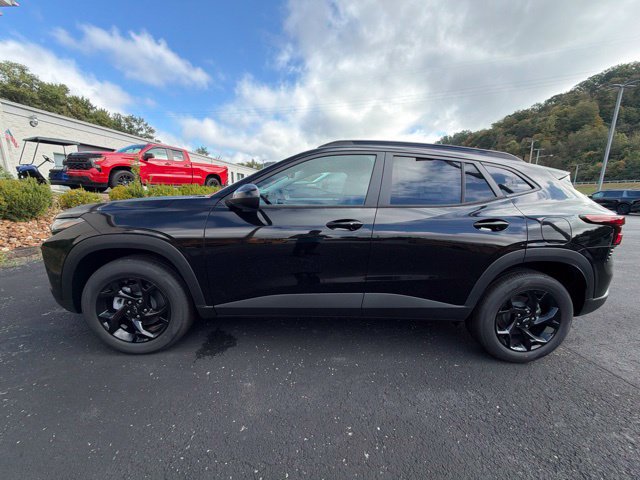 New 2026 Chevrolet Trax LT w/ Sunroof Package FWD image 4