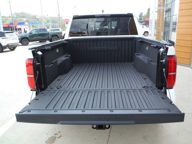 Used 2024 Toyota Tacoma SR5 AWD/4WD image 12