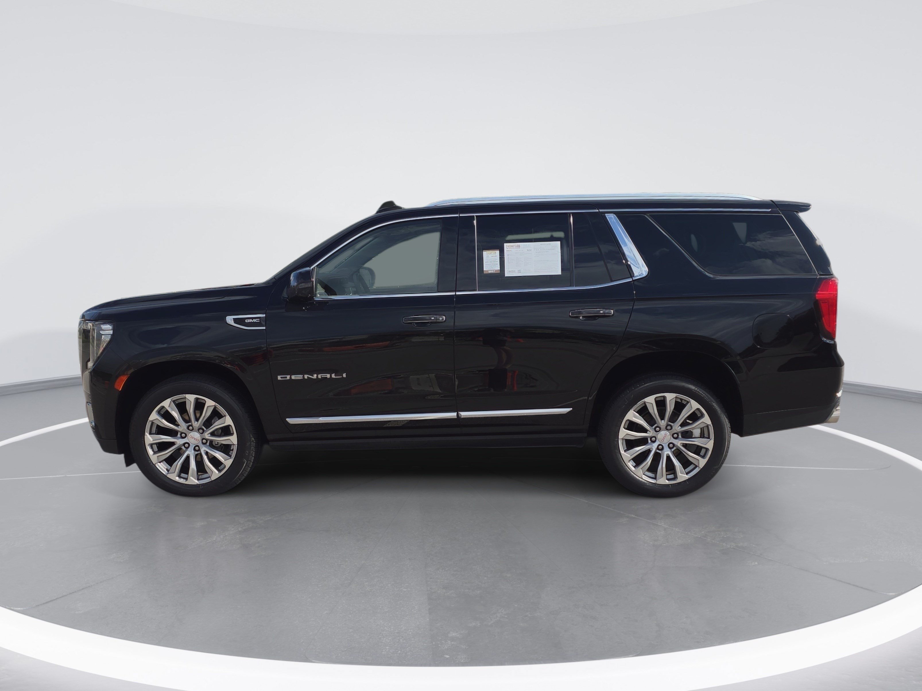 Used 2022 GMC Yukon Denali w/ Denali Premium Package AWD/4WD image 6