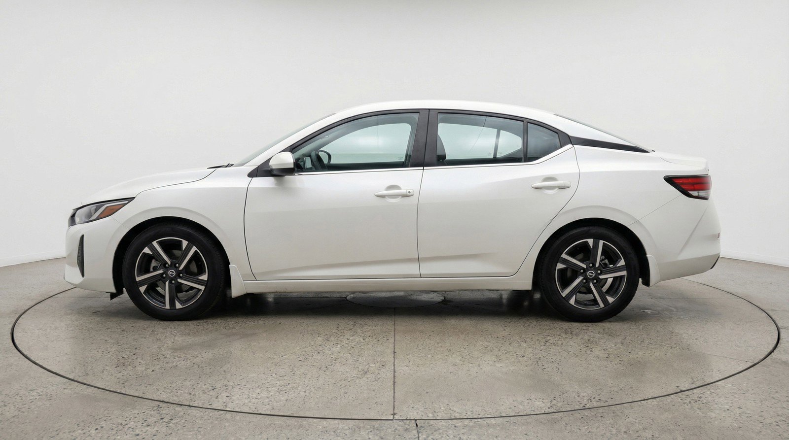 Used 2025 Nissan Sentra SV image 5