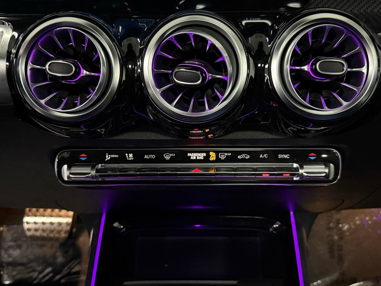 Used 2023 Mercedes-Benz GLB 250 4MATIC image 35