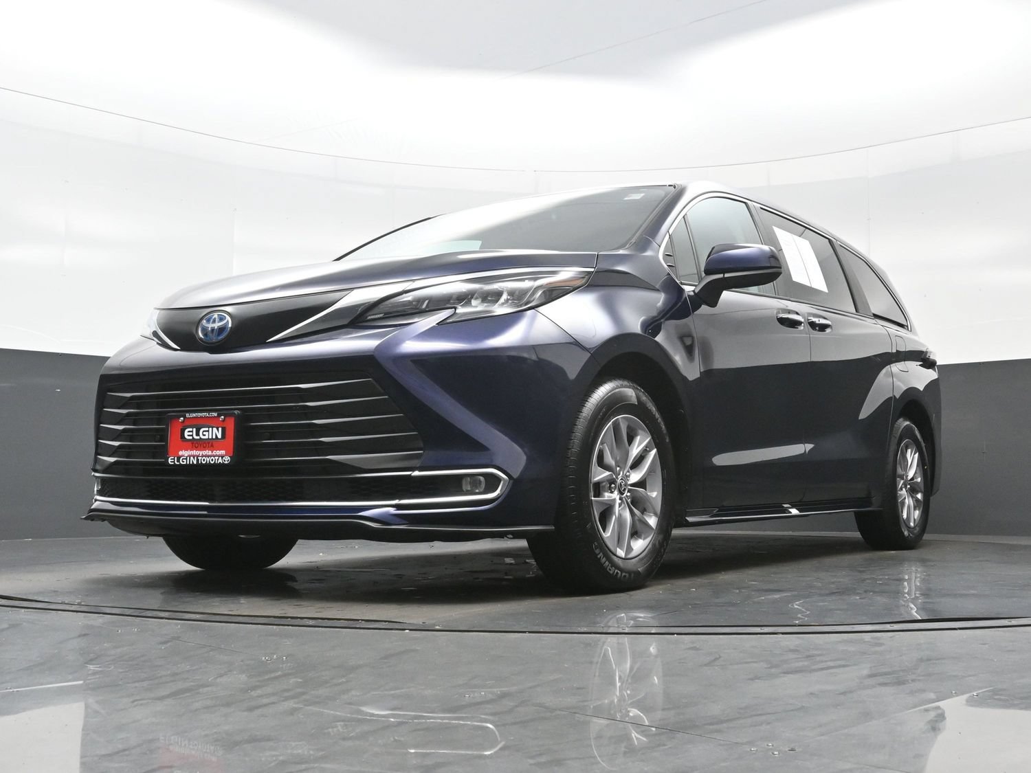 Used 2024 Toyota Sienna XLE FWD image 30