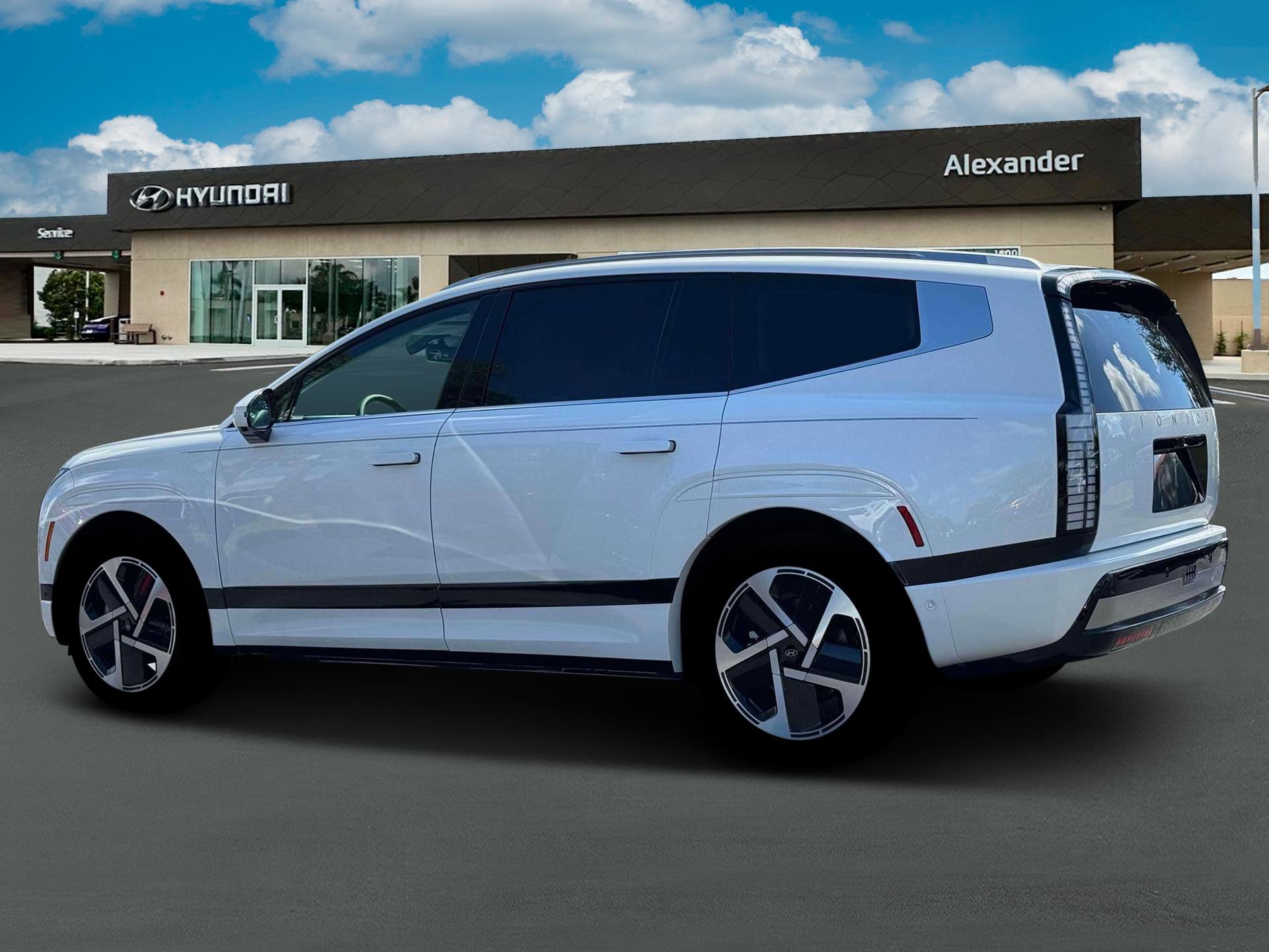 New 2026 Hyundai Ioniq 9 Calligraphy image 3