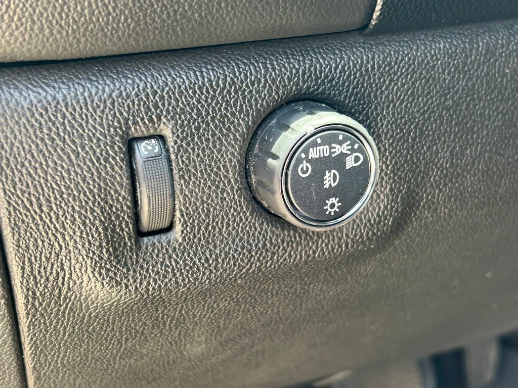 Used 2020 GMC Canyon SLE w/ Elevation Edition RWD image 25