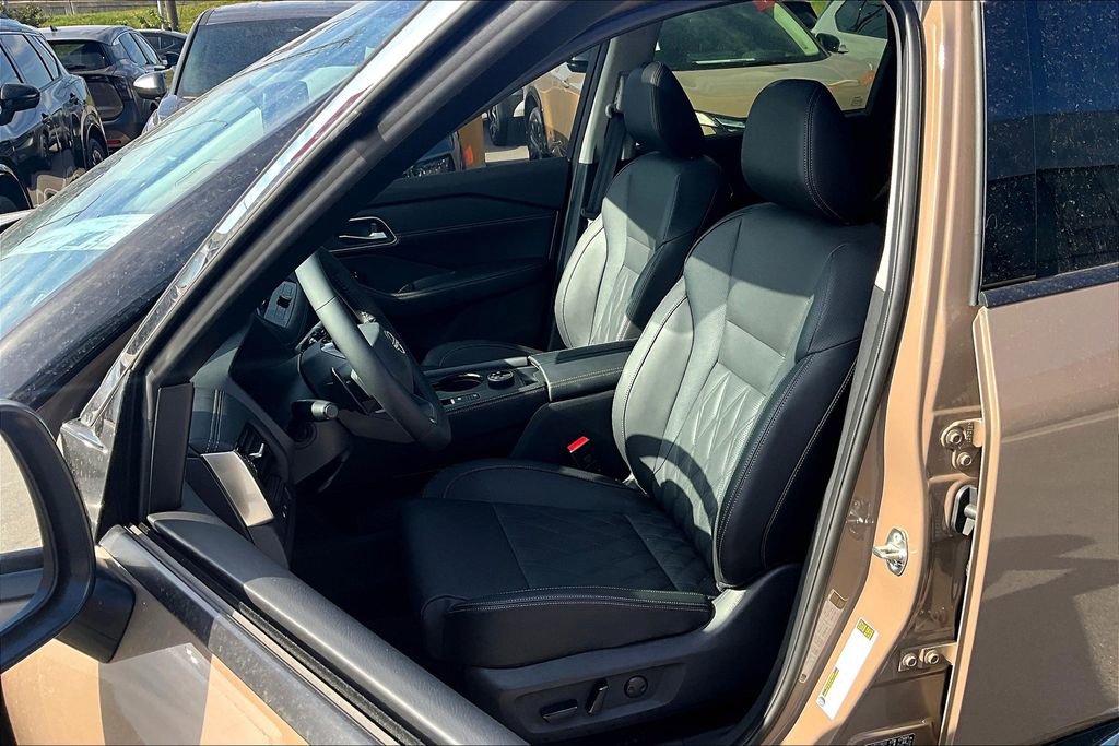 New 2025 Nissan Rogue Platinum w/ Platinum Premium Package image 14