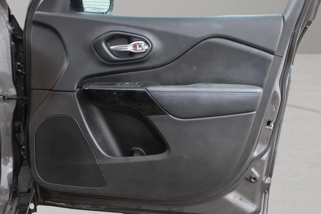 Used 2020 Jeep Cherokee Latitude Plus FWD image 23