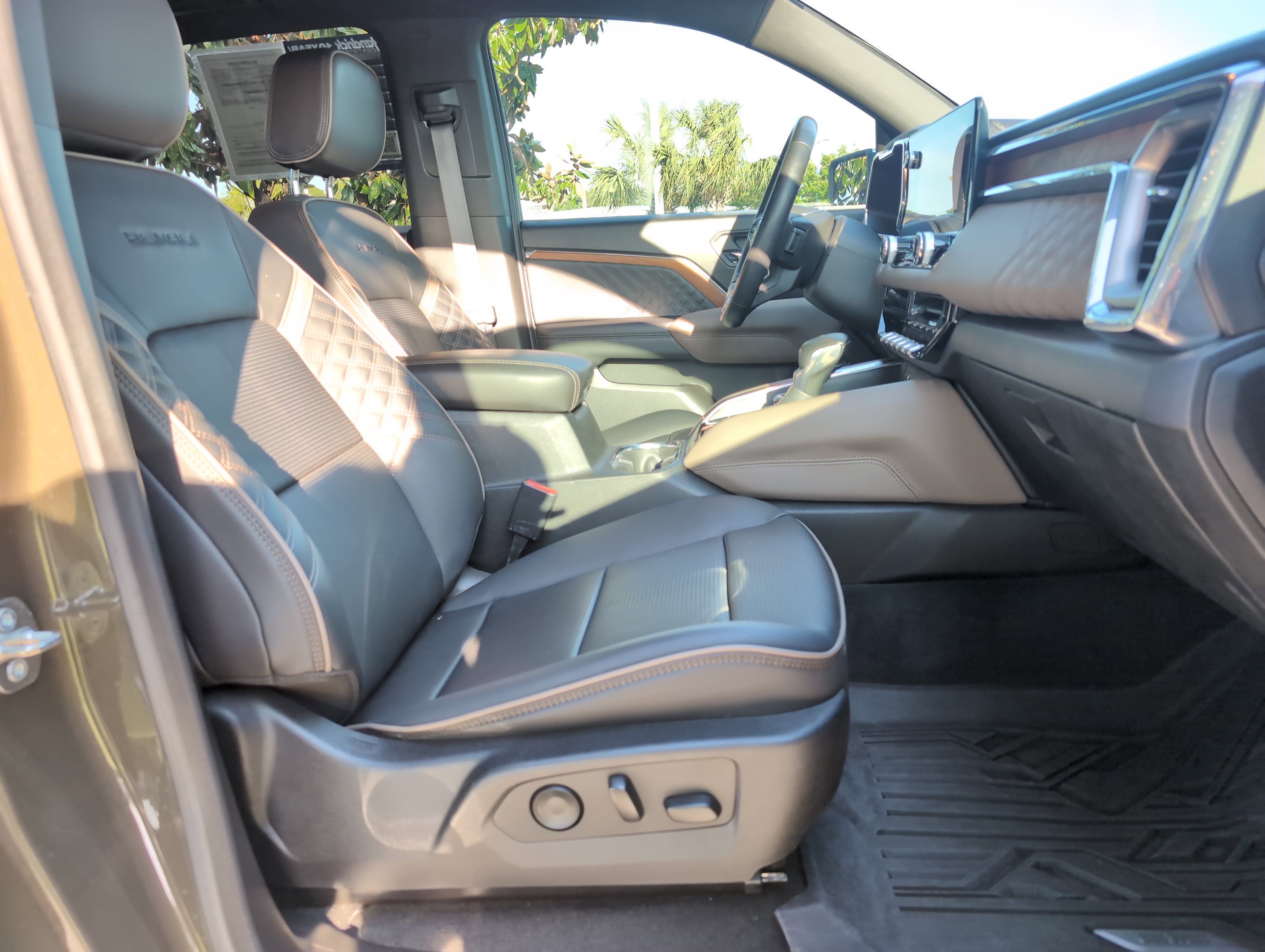 Used 2023 GMC Canyon Denali AWD/4WD image 32