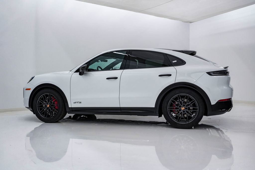 New 2026 Porsche Cayenne GTS image 2