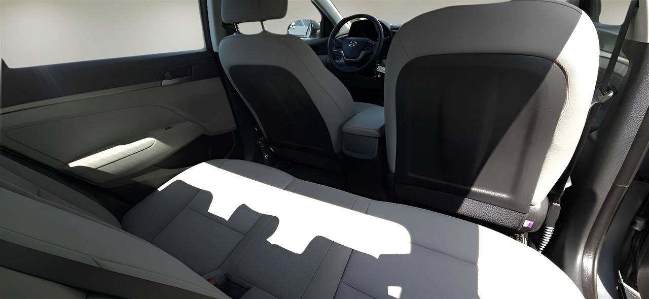 Used 2018 Hyundai Elantra SE FWD image 25