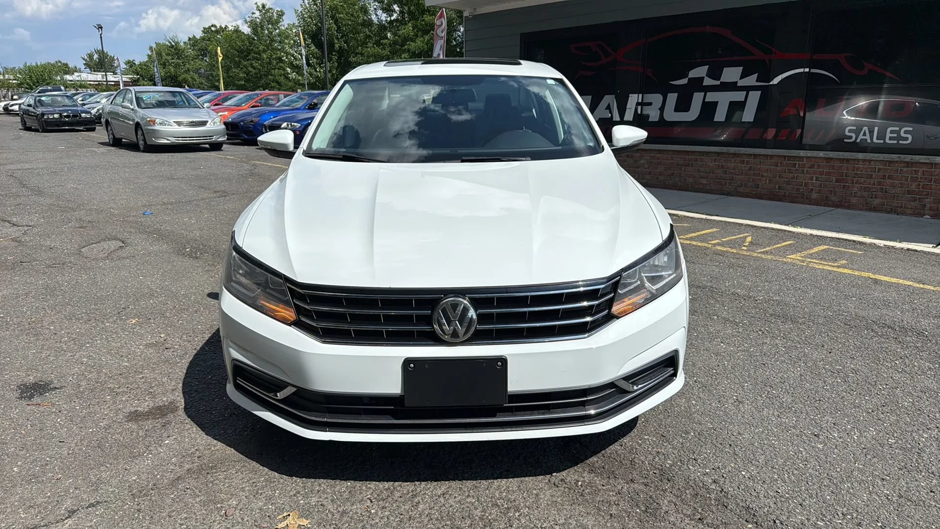 Used 2018 Volkswagen Passat 2.0T SE FWD image 2