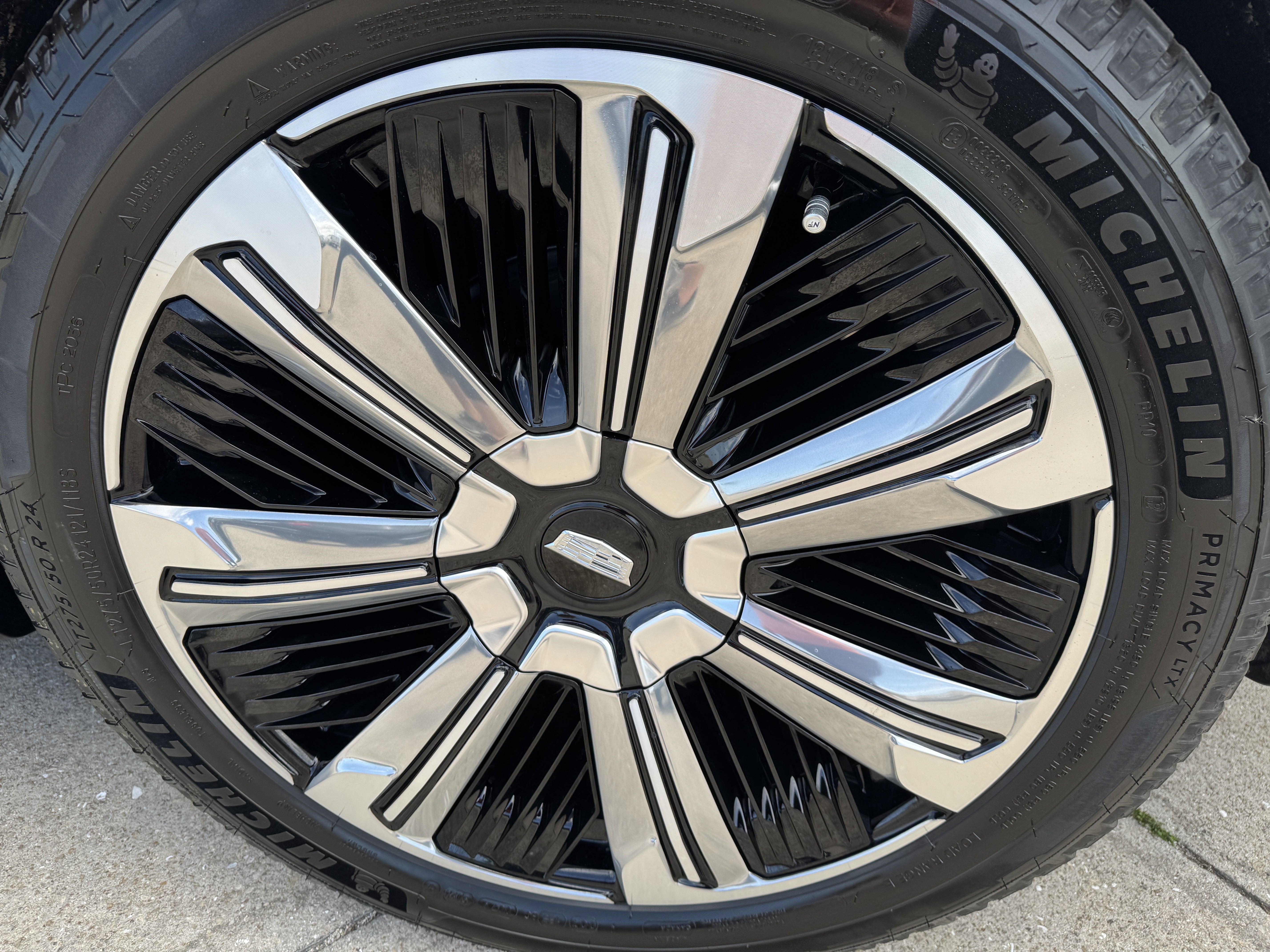 New 2025 Cadillac Escalade IQ Luxury 2 image 33