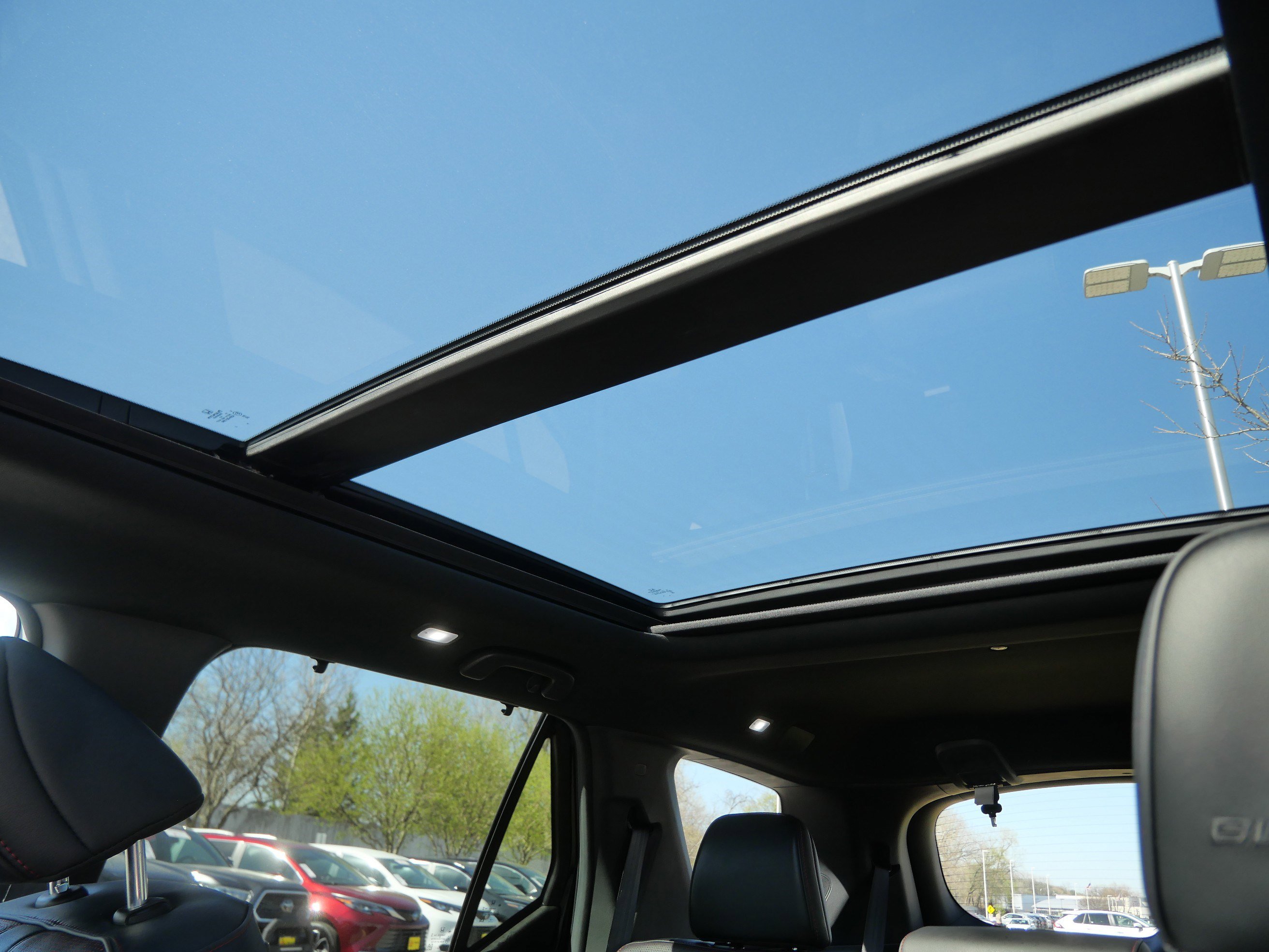 Used 2025 Honda Pilot Black Edition image 32