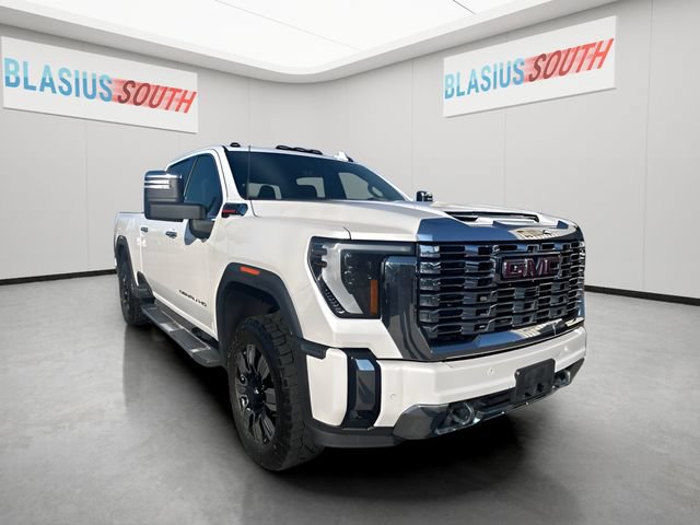 Used 2024 GMC Sierra 3500 Denali w/ Denali Reserve Package AWD/4WD image 1