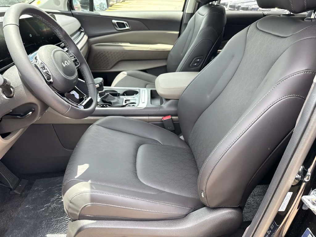 New 2026 Kia Carnival EX FWD image 17