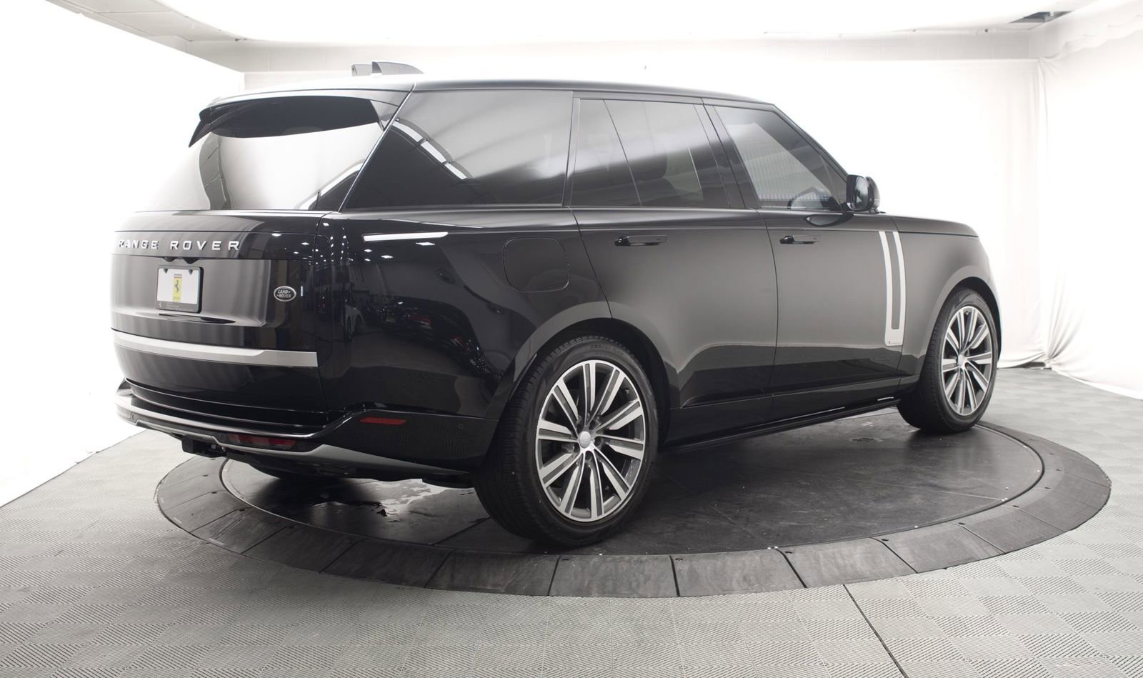 Used 2023 Land Rover Range Rover Autobiography image 3