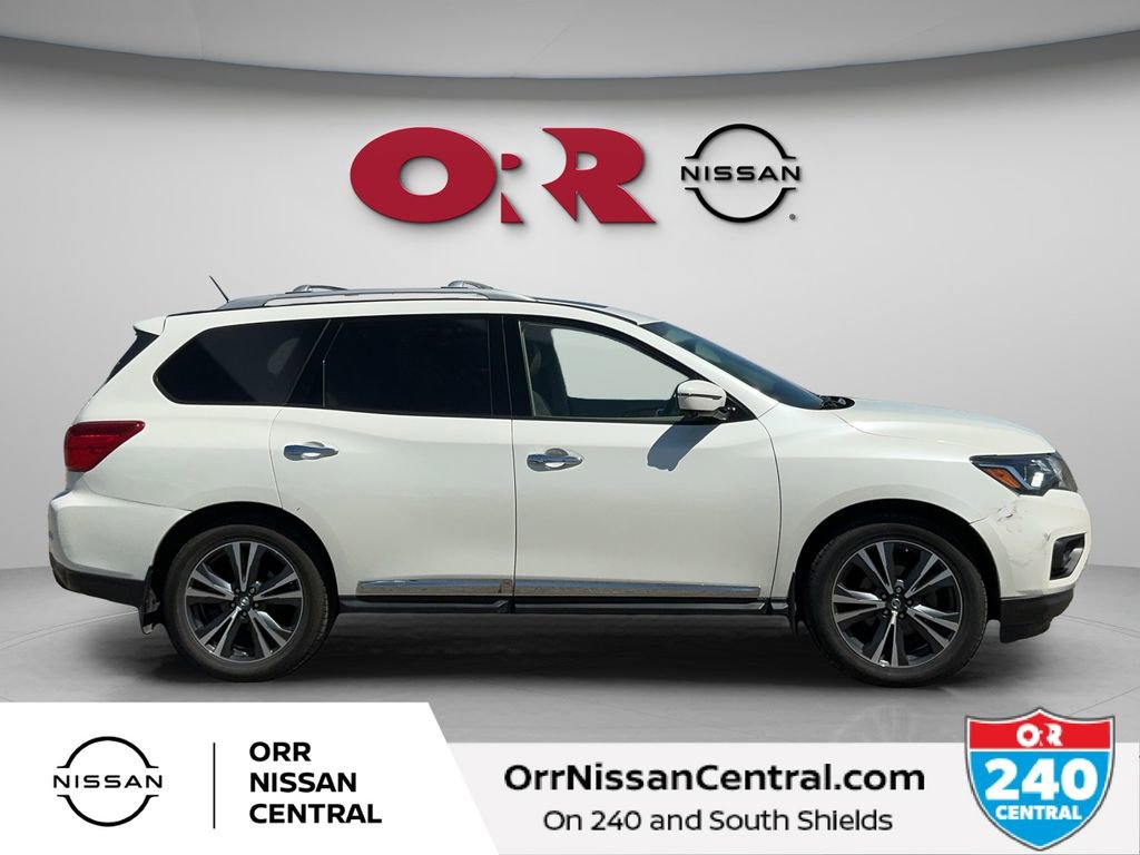 Used 2017 Nissan Pathfinder Platinum image 4