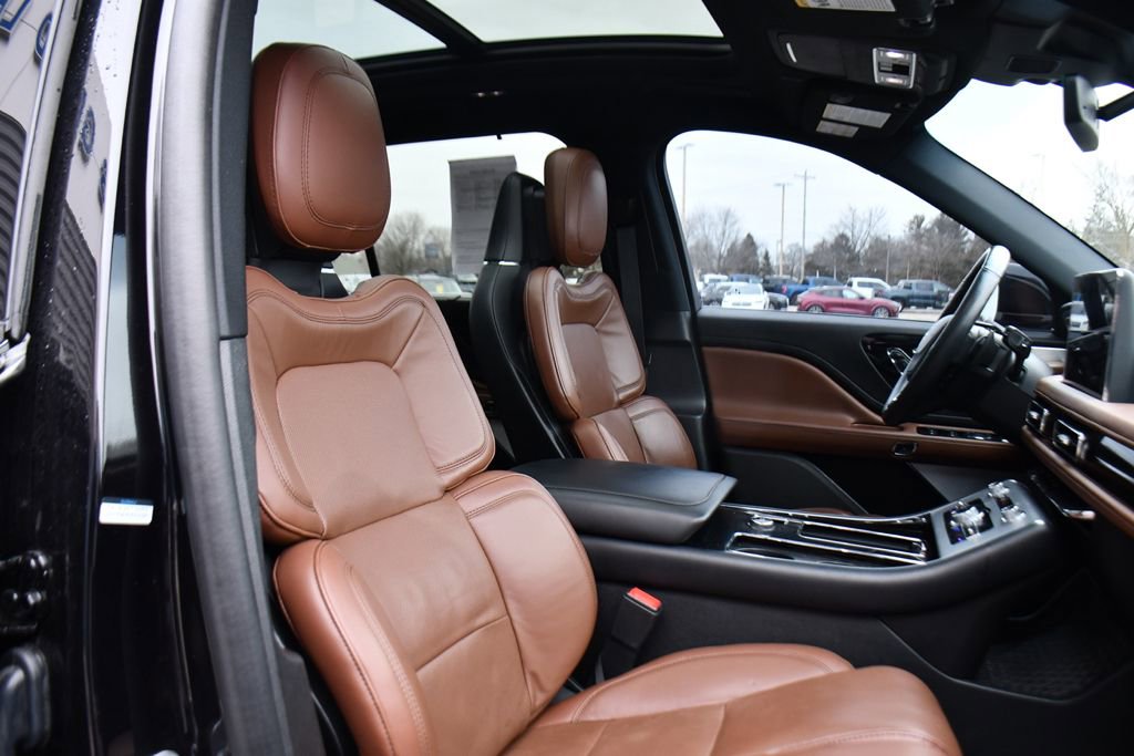 Used 2023 Lincoln Aviator Reserve w/ Equipment Group 201A AWD/4WD image 16