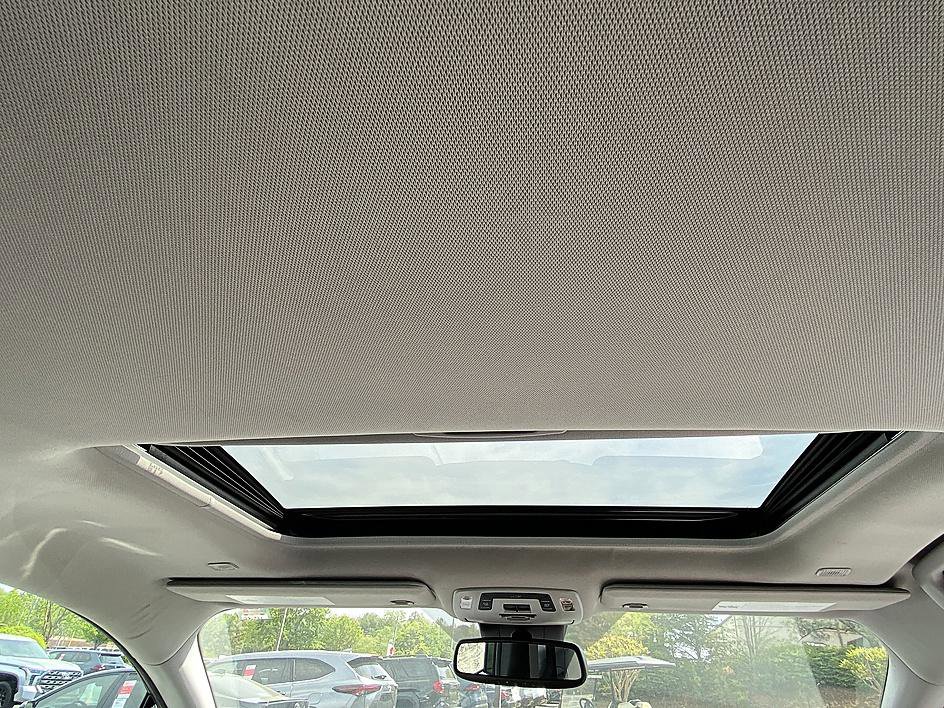 Certified 2025 Toyota Sienna XLE FWD image 20