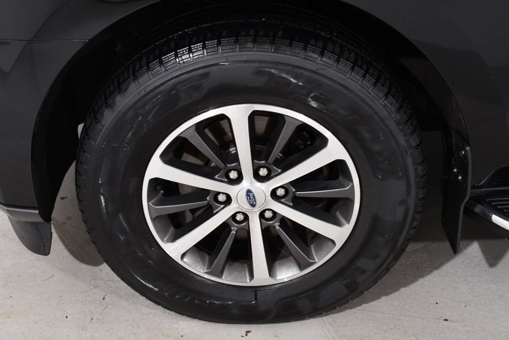 Used 2018 Ford Expedition Max XLT w/ Equipment Group 202A AWD/4WD image 25
