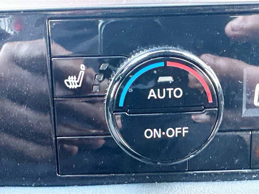 Used 2025 Nissan Pathfinder SV FWD image 18