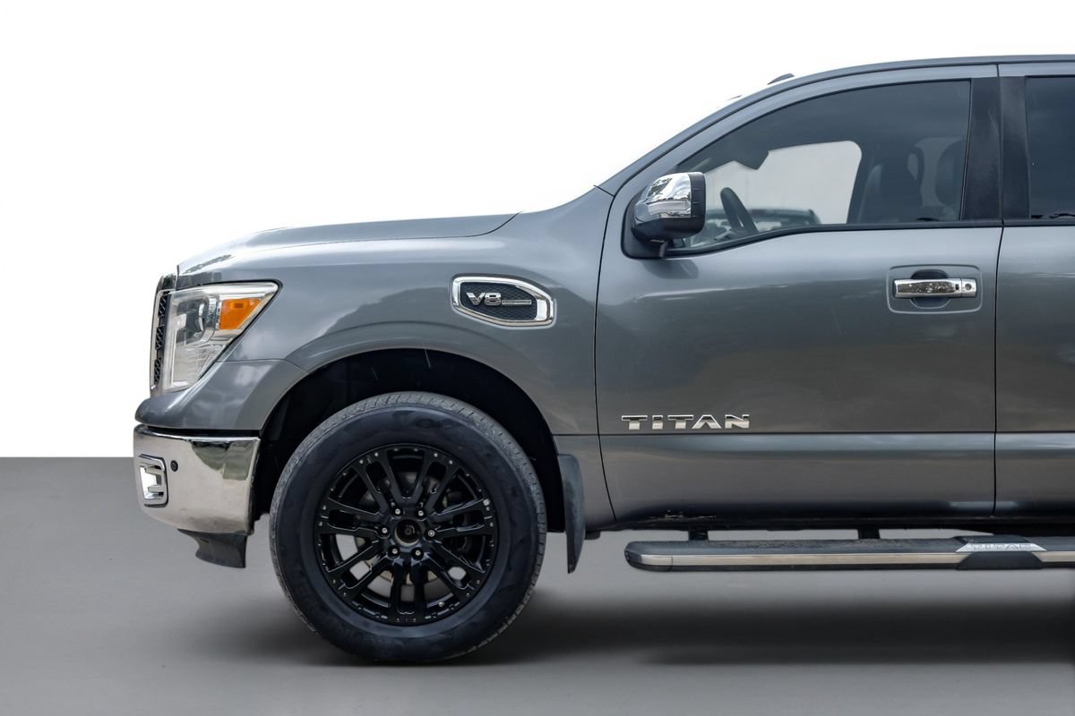 Used 2017 Nissan Titan SL AWD/4WD image 10