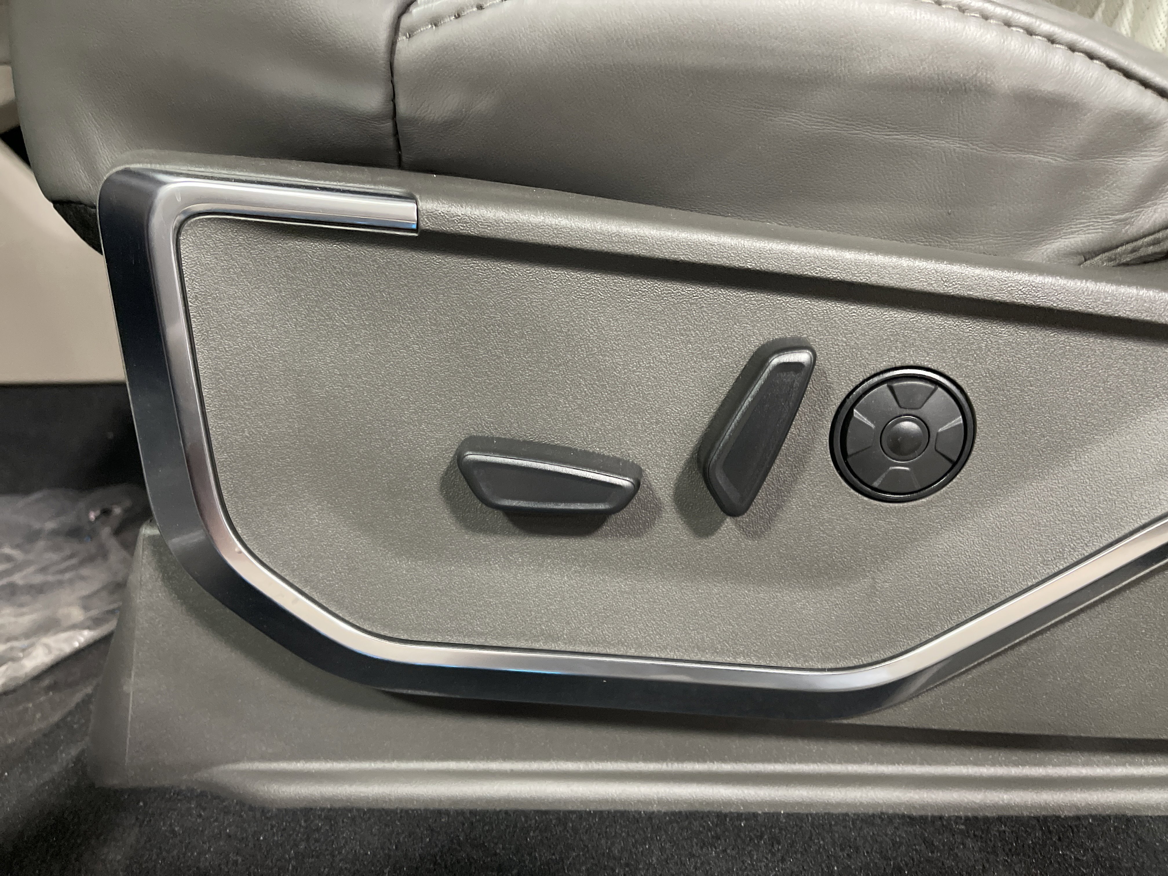 New 2026 Ford F450 Platinum w/ Platinum Plus Package image 14