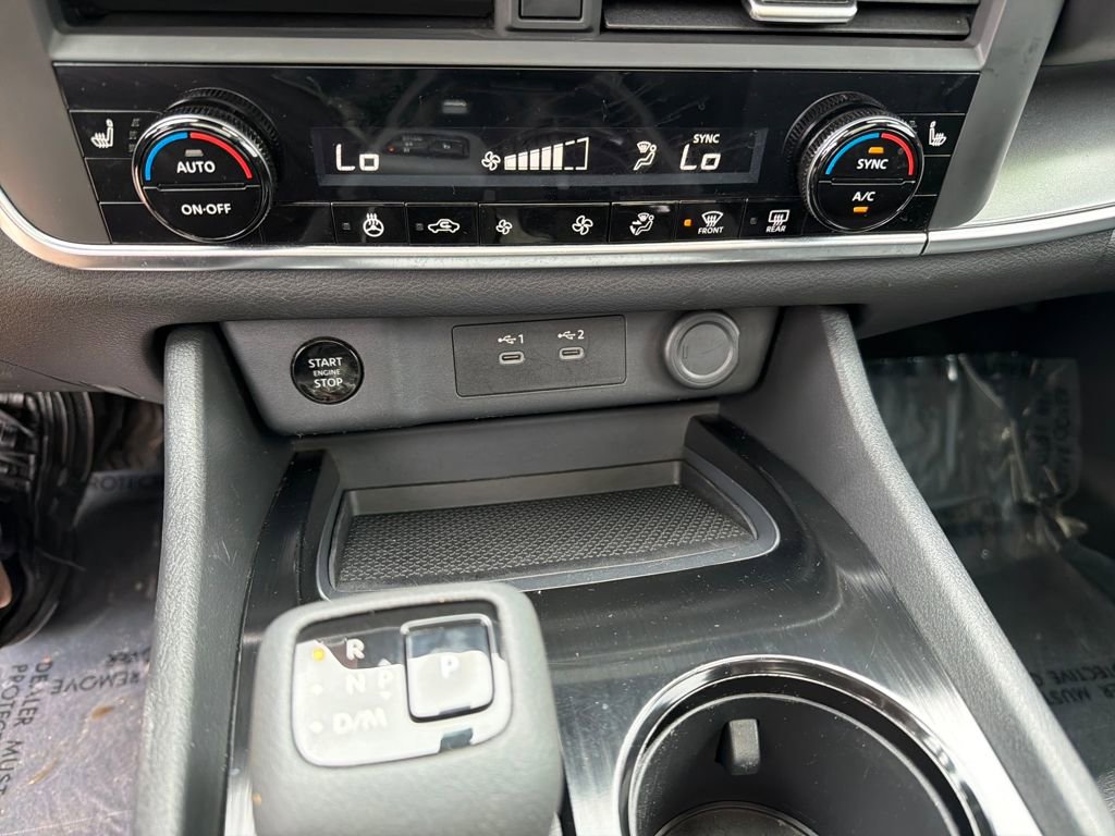 Used 2024 Nissan Rogue SV w/ SV Premium Package image 30