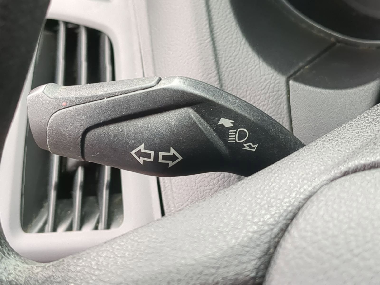 Used 2015 Ford Focus SE w/ Reverse Sensing Package image 28