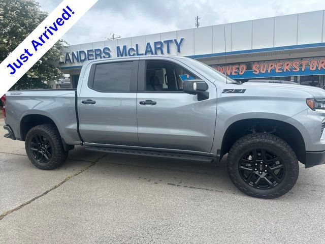 Used 2026 Chevrolet Silverado 1500 LT Trail Boss w/ LT Trail Boss Premium Package AWD/4WD image 2