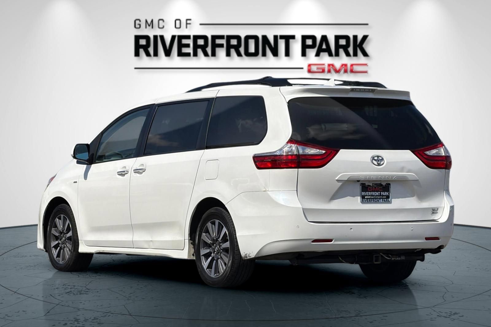 Used 2019 Toyota Sienna XLE w/ XLE Navigation Package AWD/4WD image 5