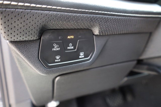 Used 2024 Volkswagen Atlas SE AWD/4WD image 4