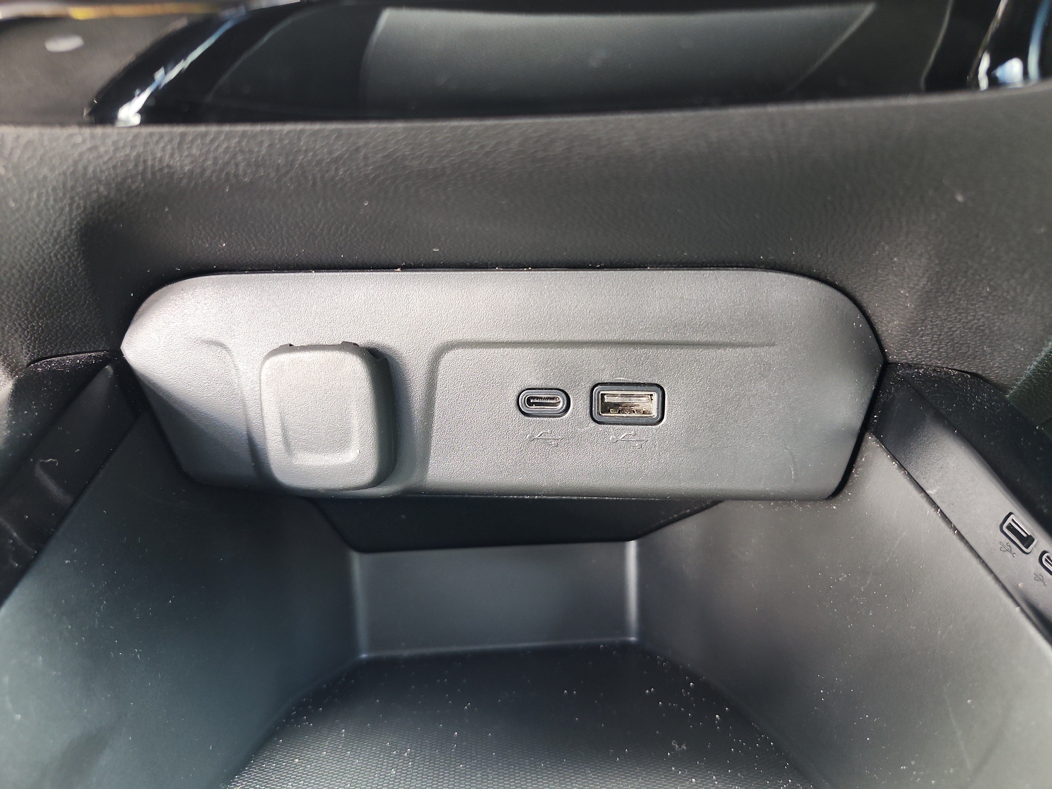 Used 2025 Chevrolet Trax RS w/ Driver Confidence Package FWD image 31
