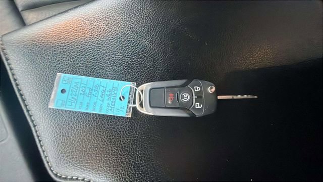 Used 2021 Ford F350 Lariat w/ Chrome Package image 32