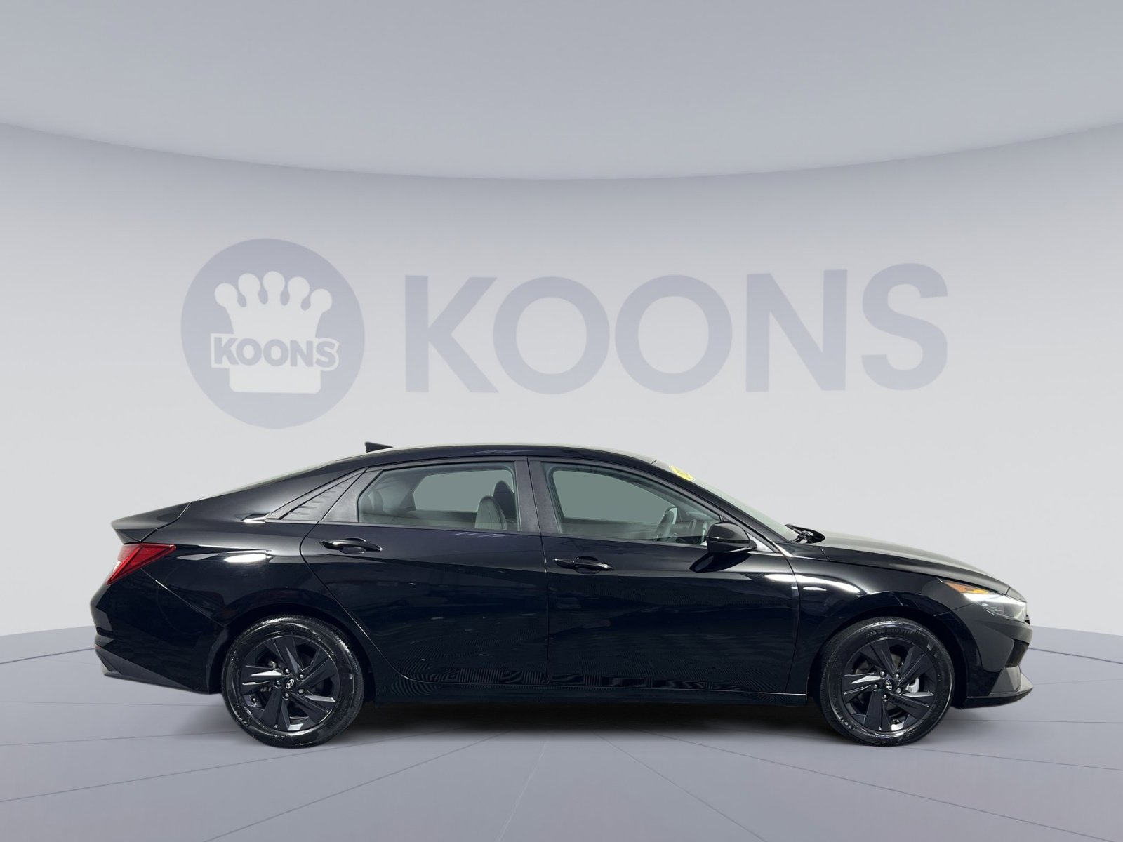 Used 2023 Hyundai Elantra Blue w/ Preferred Accessory Package image 8