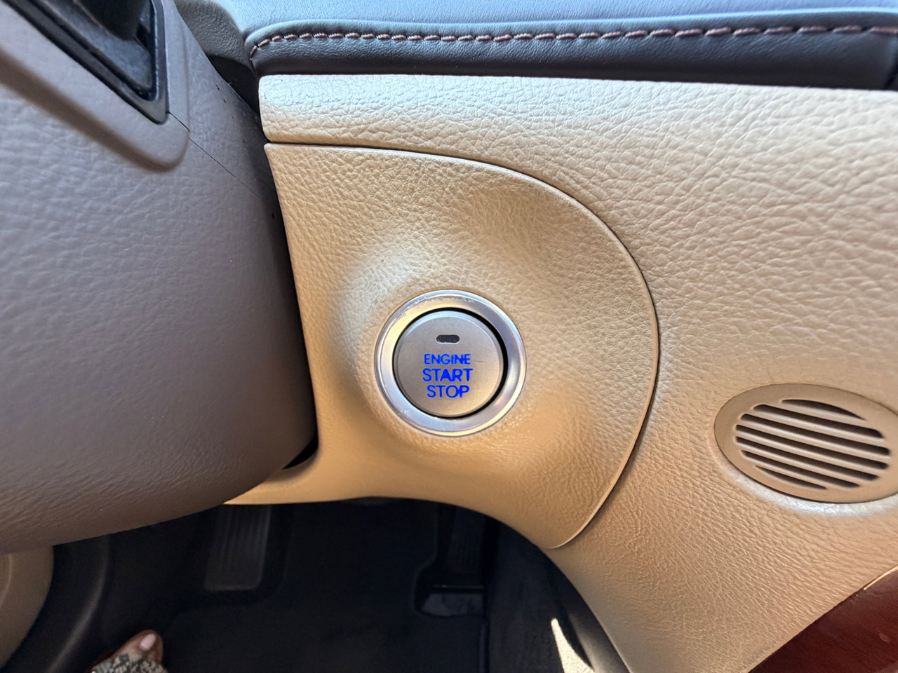 Used 2013 Hyundai Genesis 3.8 w/ Premium Pkg image 20