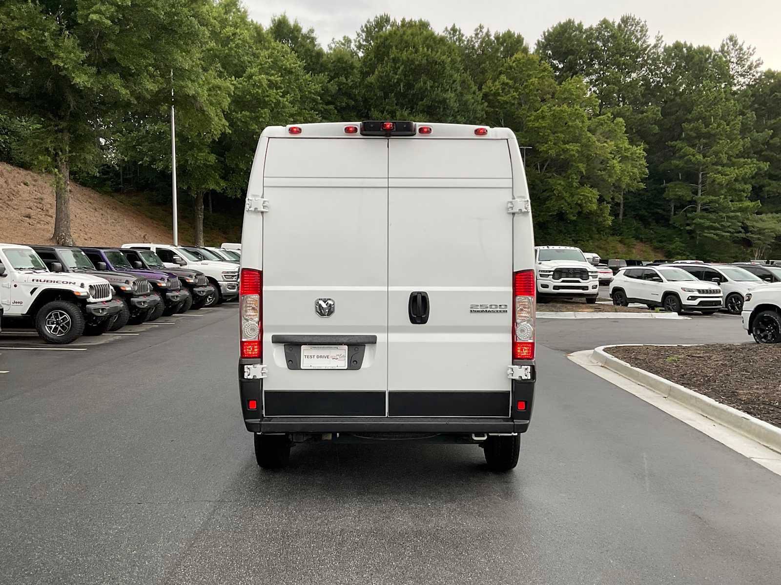 Used 2024 RAM ProMaster 2500 w/ Convenience Group FWD image 4