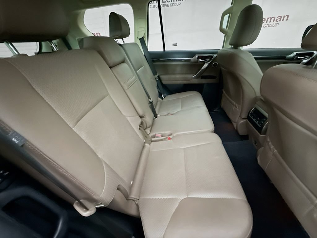 Used 2023 Lexus GX 460 Luxury w/ Accessory Package AWD/4WD image 28
