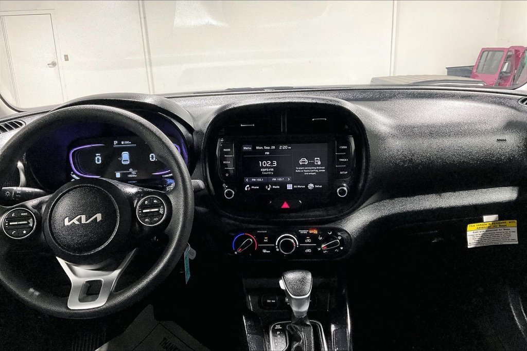 Used 2025 Kia Soul LX w/ LX Technology Package FWD image 7