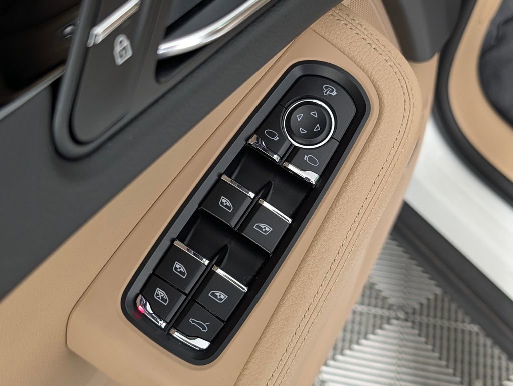 Certified 2025 Porsche Macan S image 27