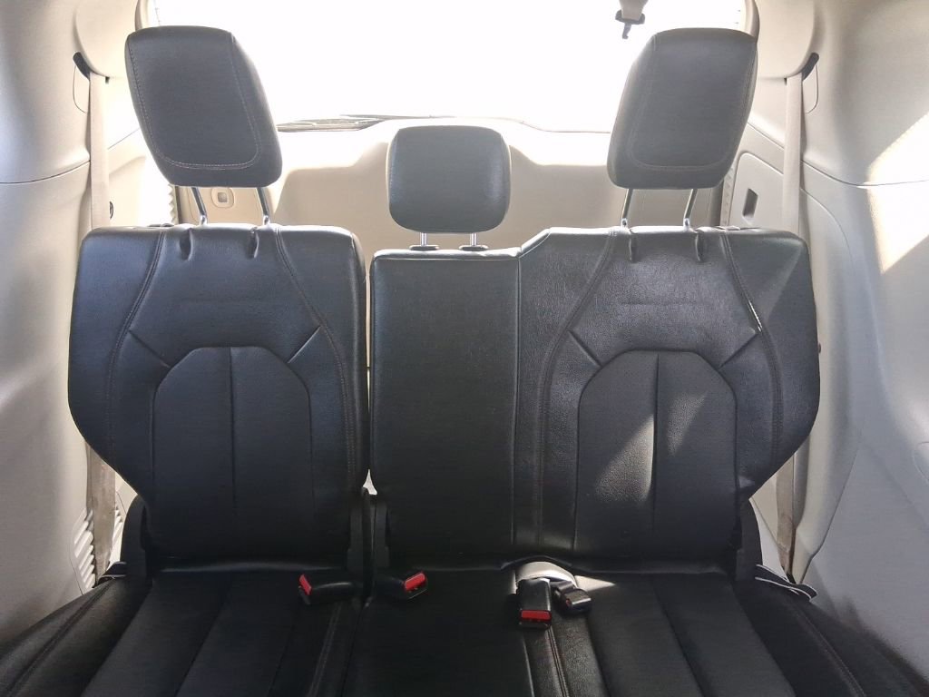 Used 2020 Chrysler Pacifica Touring-L FWD image 19