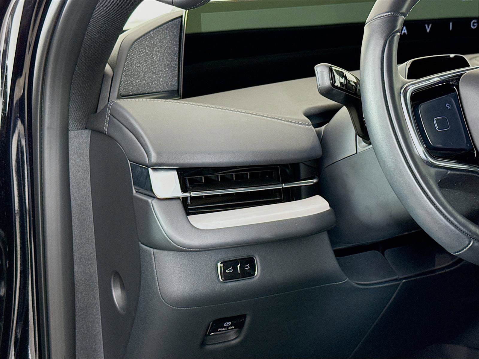 Used 2025 Lincoln Navigator Reserve w/ Jet Appearance Package image 10